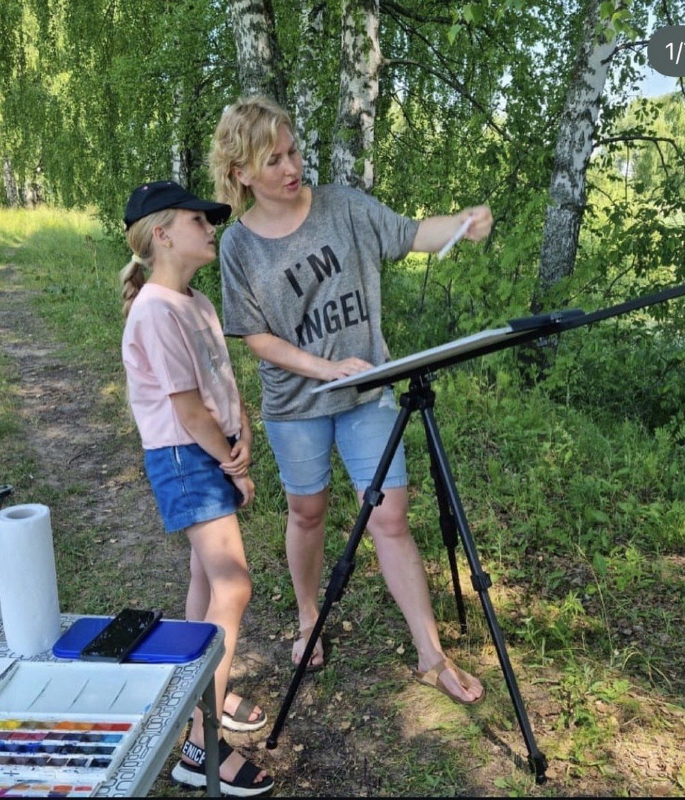 Family format: a watercolor session en plein air